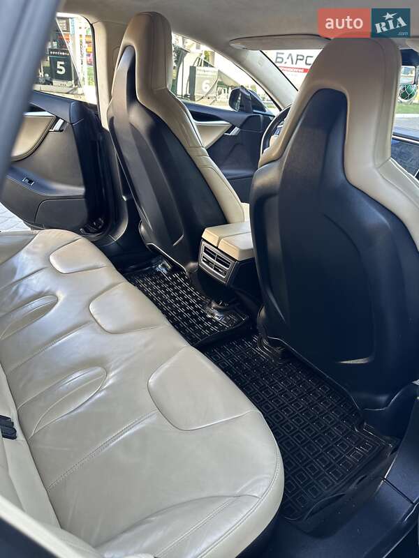 Хэтчбек Tesla Model S 2016 в Шептицькому