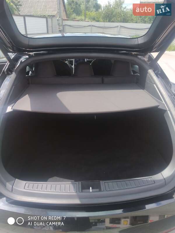 Лифтбек Tesla Model S 2018 в Киеве фото 10 Лифтбек Tesla Model S 2018 в Киеве