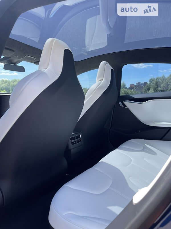 Ліфтбек Tesla Model S 2017 в Хмельницькому