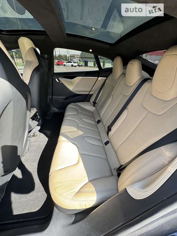 Лифтбек Tesla Model S 2016 в Белой Церкви