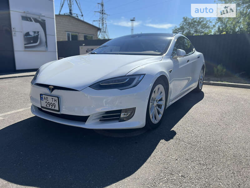 Ліфтбек Tesla Model S 2016 в 