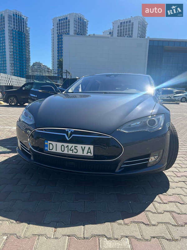 Лифтбек Tesla Model S 2016 в Одессе