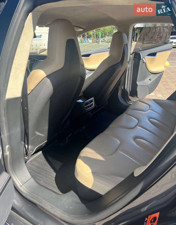 Лифтбек Tesla Model S 2016 в Одессе