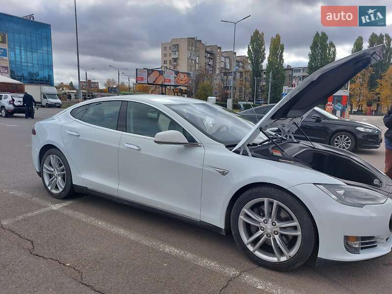 Ліфтбек Tesla Model S 2015 в Харкові