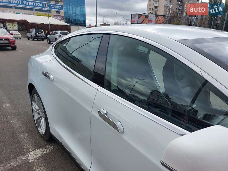 Ліфтбек Tesla Model S 2015 в Харкові