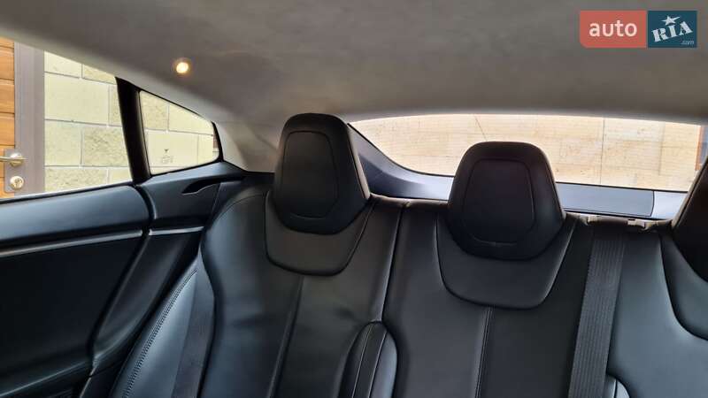 Ліфтбек Tesla Model S 2015 в Харкові