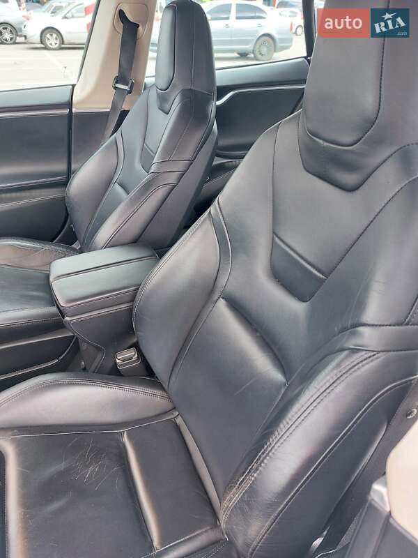 Ліфтбек Tesla Model S 2015 в Харкові