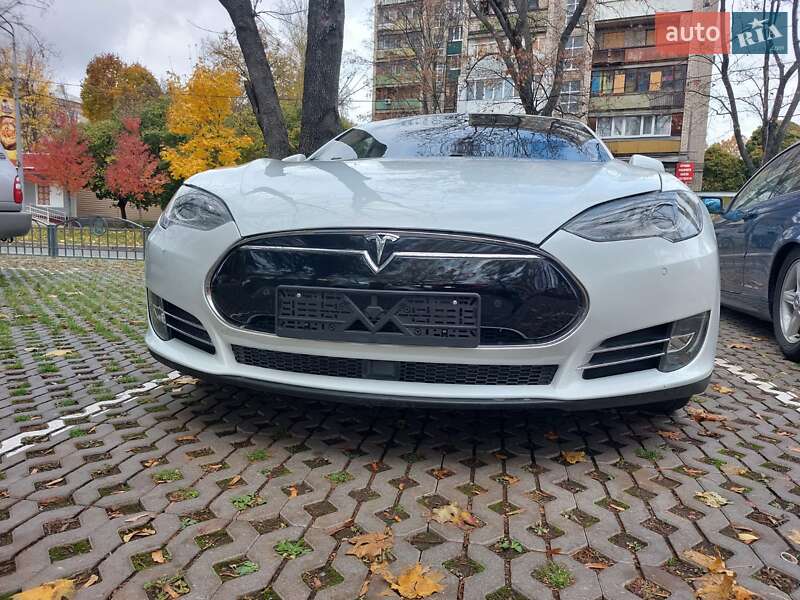Ліфтбек Tesla Model S 2015 в Харкові