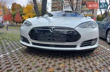 Лифтбек Tesla Model S 2015 в 