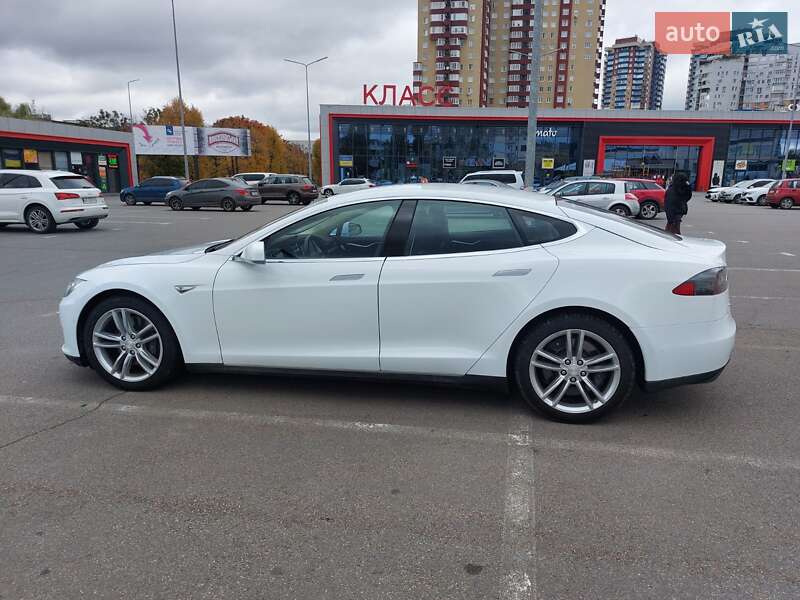Ліфтбек Tesla Model S 2015 в Харкові
