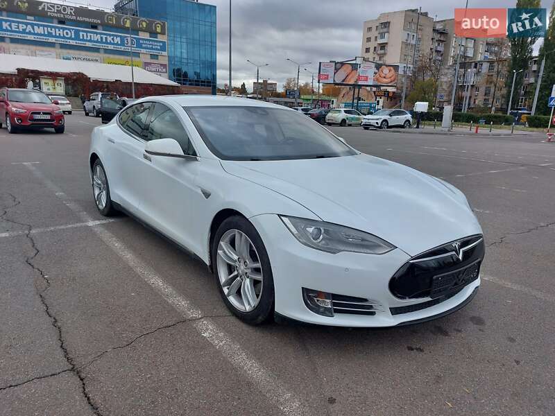 Ліфтбек Tesla Model S 2015 в Харкові