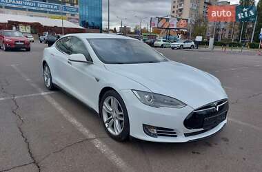 Лифтбек Tesla Model S 2015 в 
