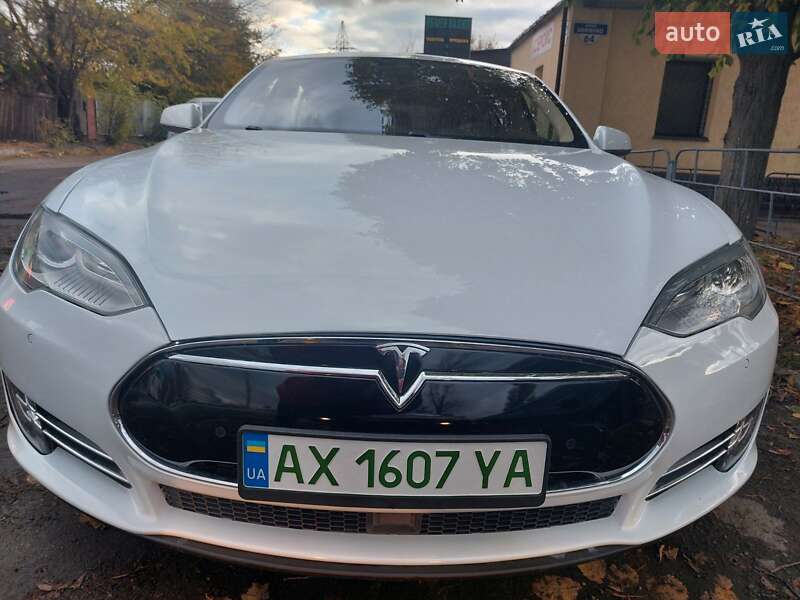 Ліфтбек Tesla Model S 2015 в Харкові