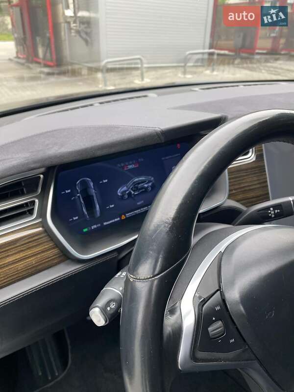 Лифтбек Tesla Model S 2015 в Львове