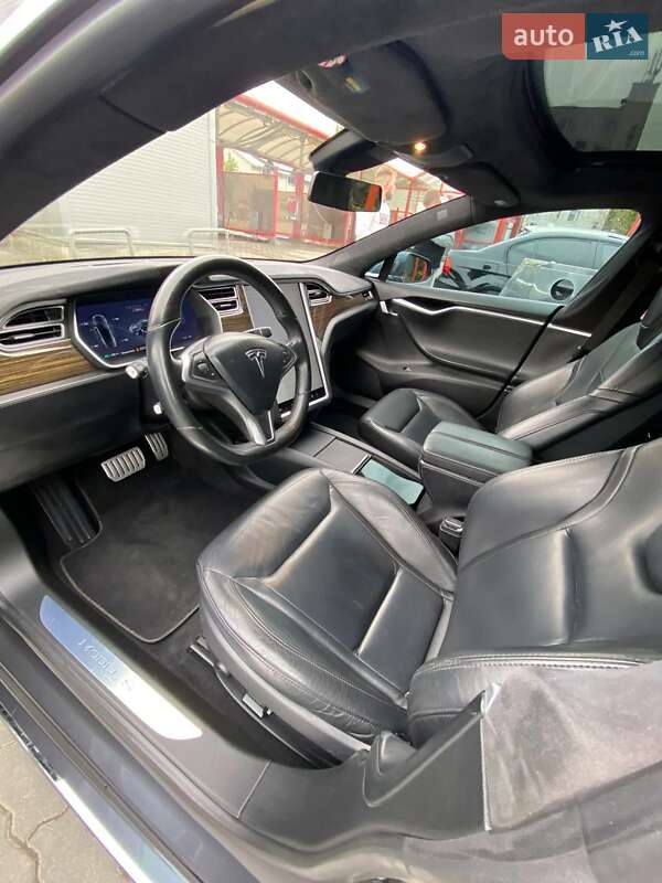 Ліфтбек Tesla Model S 2015 в Львові