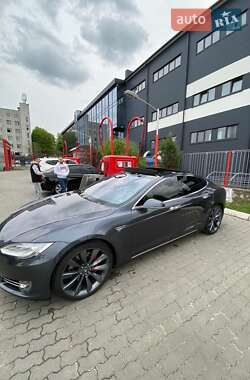 Ліфтбек Tesla Model S 2015 в Львові