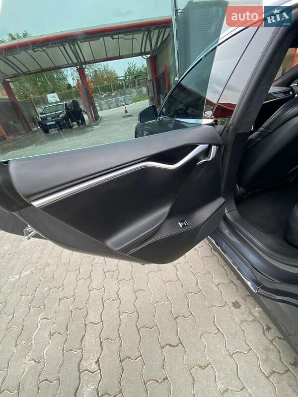 Ліфтбек Tesla Model S 2015 в Львові