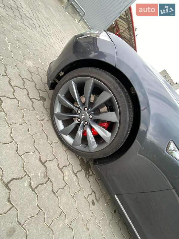 Ліфтбек Tesla Model S 2015 в Львові