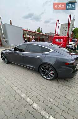 Ліфтбек Tesla Model S 2015 в Львові