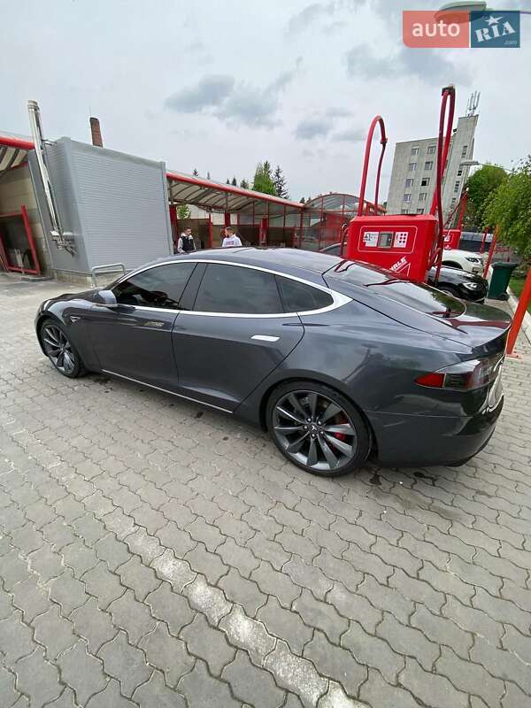 Ліфтбек Tesla Model S 2015 в Львові