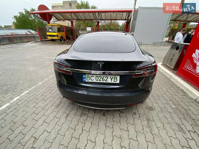 Лифтбек Tesla Model S 2015 в Львове
