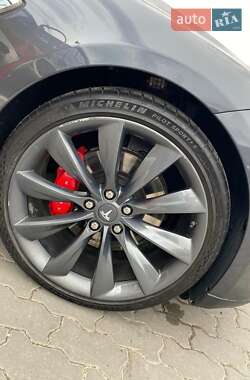 Ліфтбек Tesla Model S 2015 в Львові