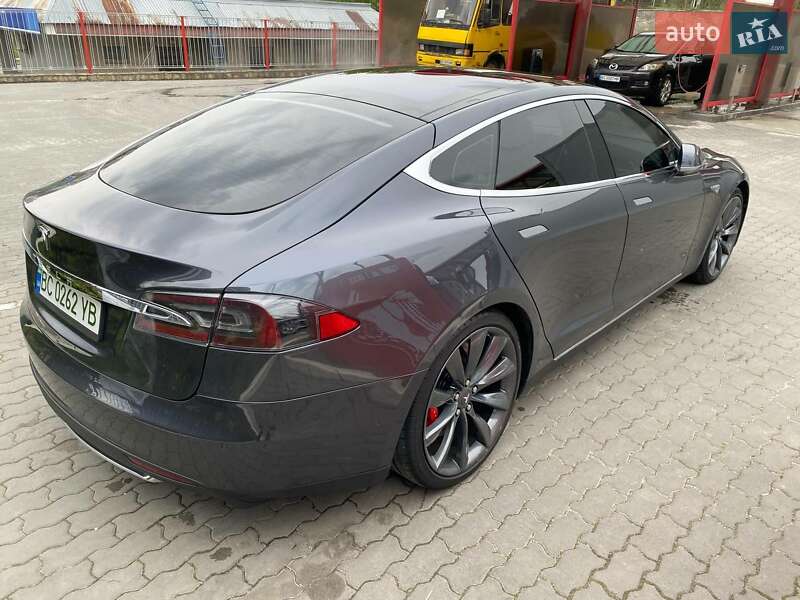 Ліфтбек Tesla Model S 2015 в Львові