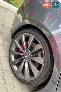 Ліфтбек Tesla Model S 2015 в Львові
