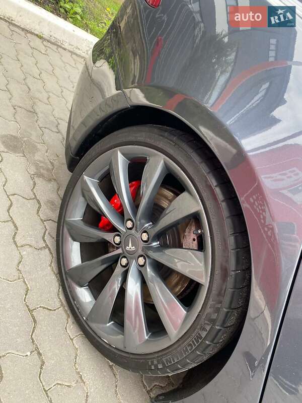 Ліфтбек Tesla Model S 2015 в Львові