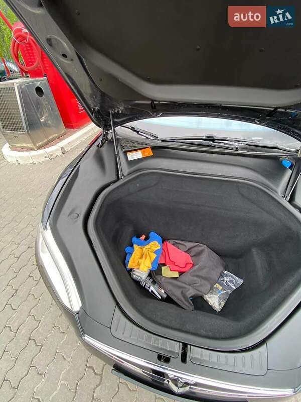 Лифтбек Tesla Model S 2015 в Львове