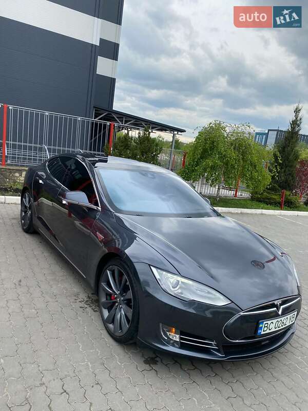 Ліфтбек Tesla Model S 2015 в Львові
