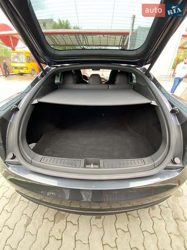Ліфтбек Tesla Model S 2015 в Львові
