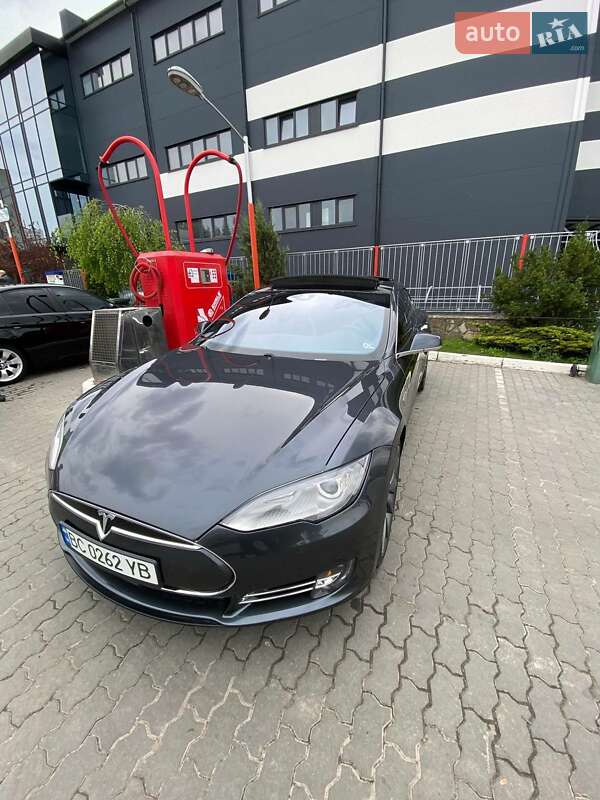Ліфтбек Tesla Model S 2015 в Львові