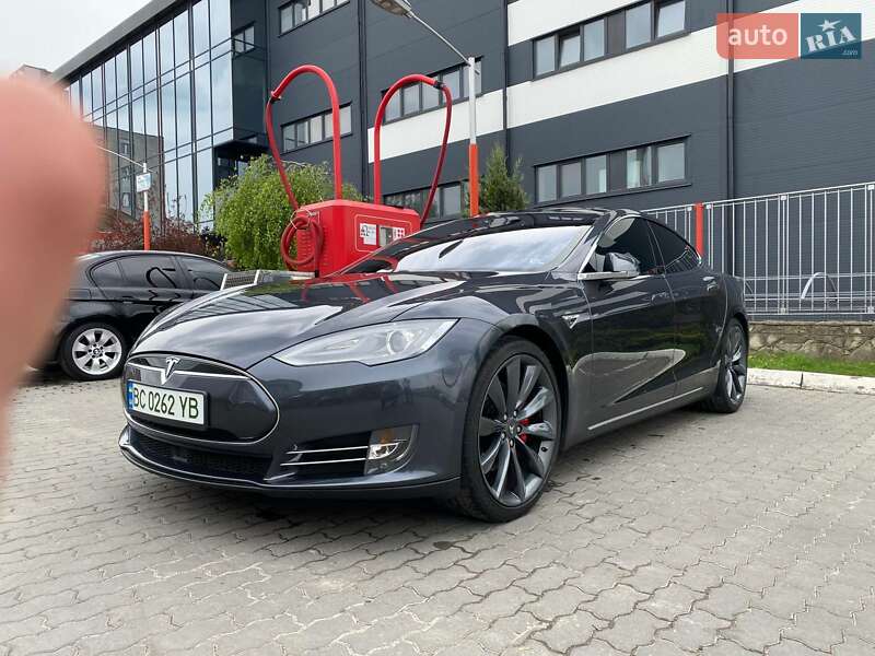 Ліфтбек Tesla Model S 2015 в Львові