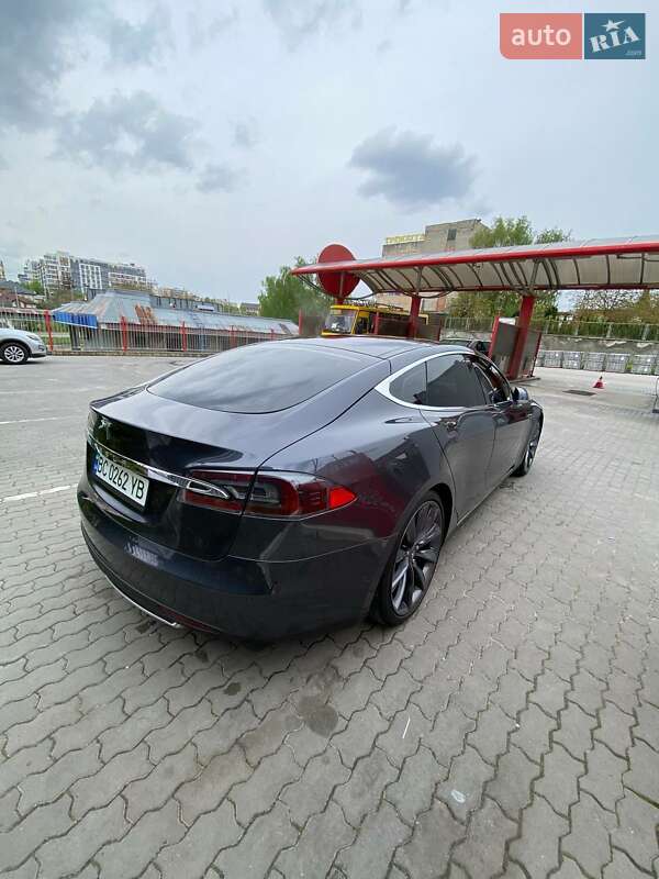 Лифтбек Tesla Model S 2015 в Львове