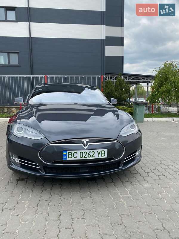 Ліфтбек Tesla Model S 2015 в Львові