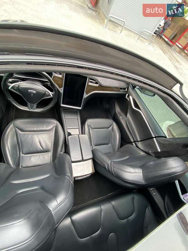 Лифтбек Tesla Model S 2015 в Львове