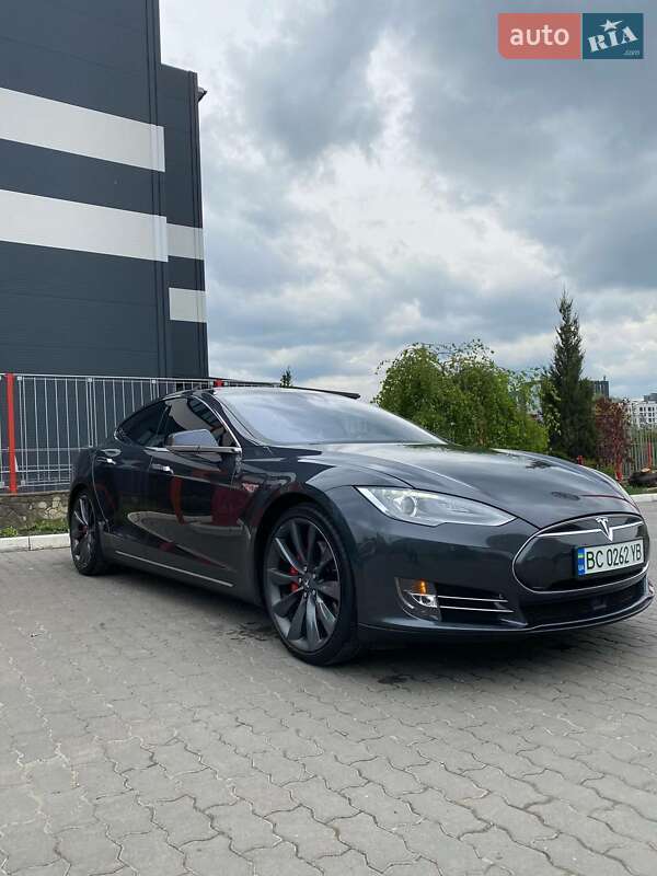 Ліфтбек Tesla Model S 2015 в Львові