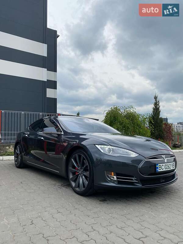 Лифтбек Tesla Model S 2015 в Львове