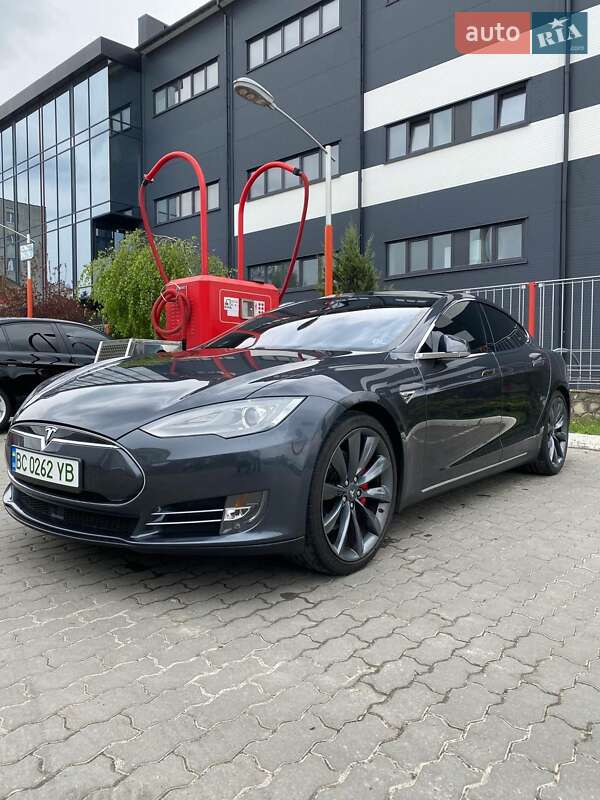 Ліфтбек Tesla Model S 2015 в Львові