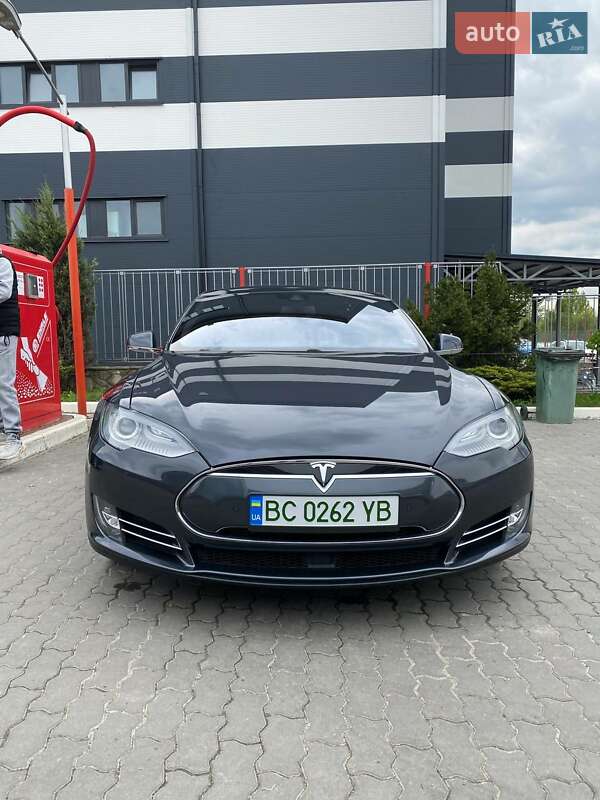 Ліфтбек Tesla Model S 2015 в Львові