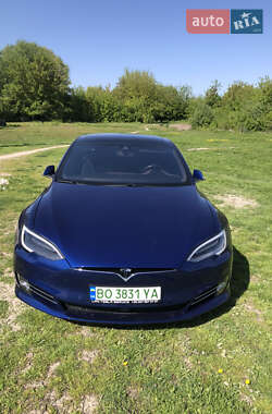 Лифтбек Tesla Model S 2015 в 