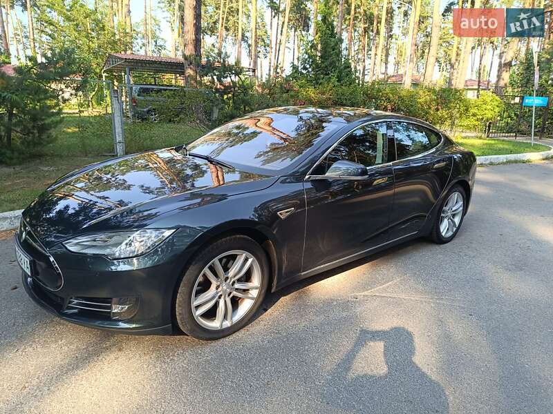 Лифтбек Tesla Model S 2014 в Киеве
