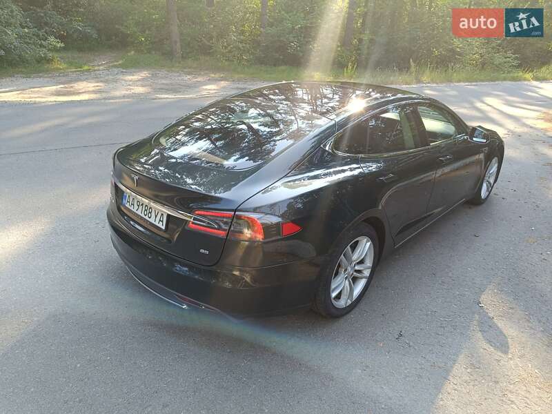 Лифтбек Tesla Model S 2014 в Киеве