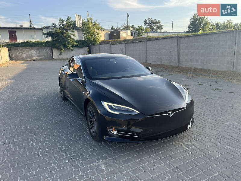 Лифтбек Tesla Model S 2017 в Первомайске