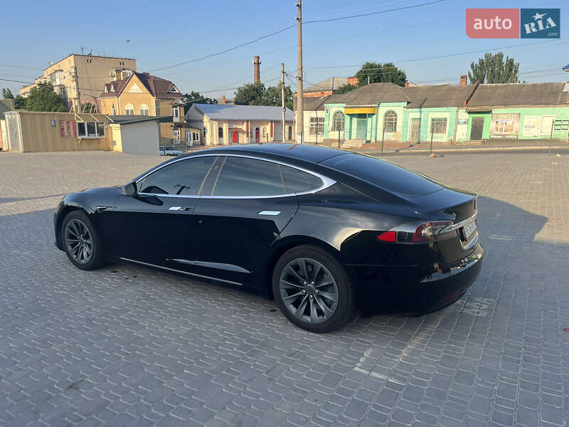 Лифтбек Tesla Model S 2017 в Первомайске