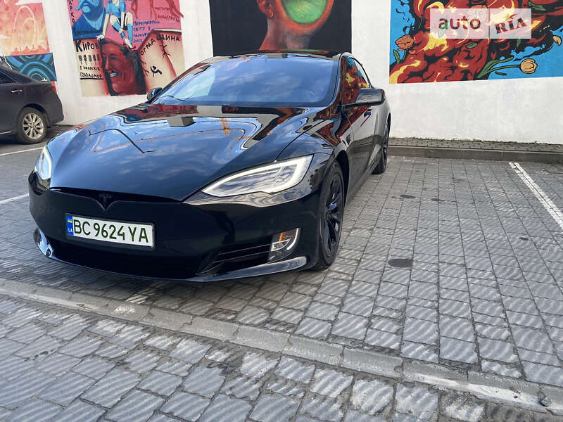 Лифтбек Tesla Model S 2018 в Львове