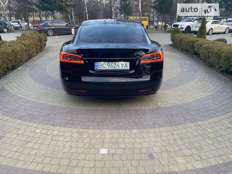 Лифтбек Tesla Model S 2018 в Львове