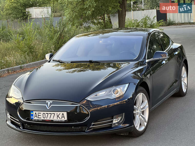 Ліфтбек Tesla Model S 2014 в Дніпрі