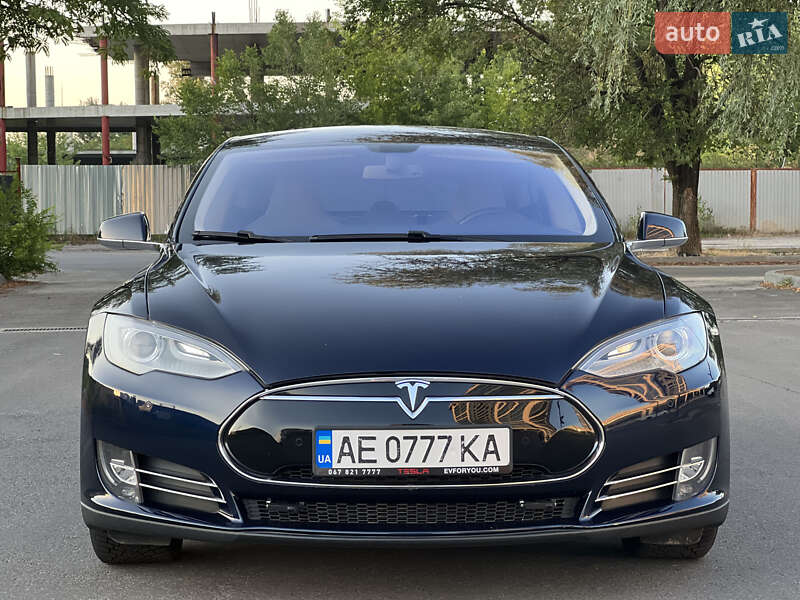 Ліфтбек Tesla Model S 2014 в Дніпрі